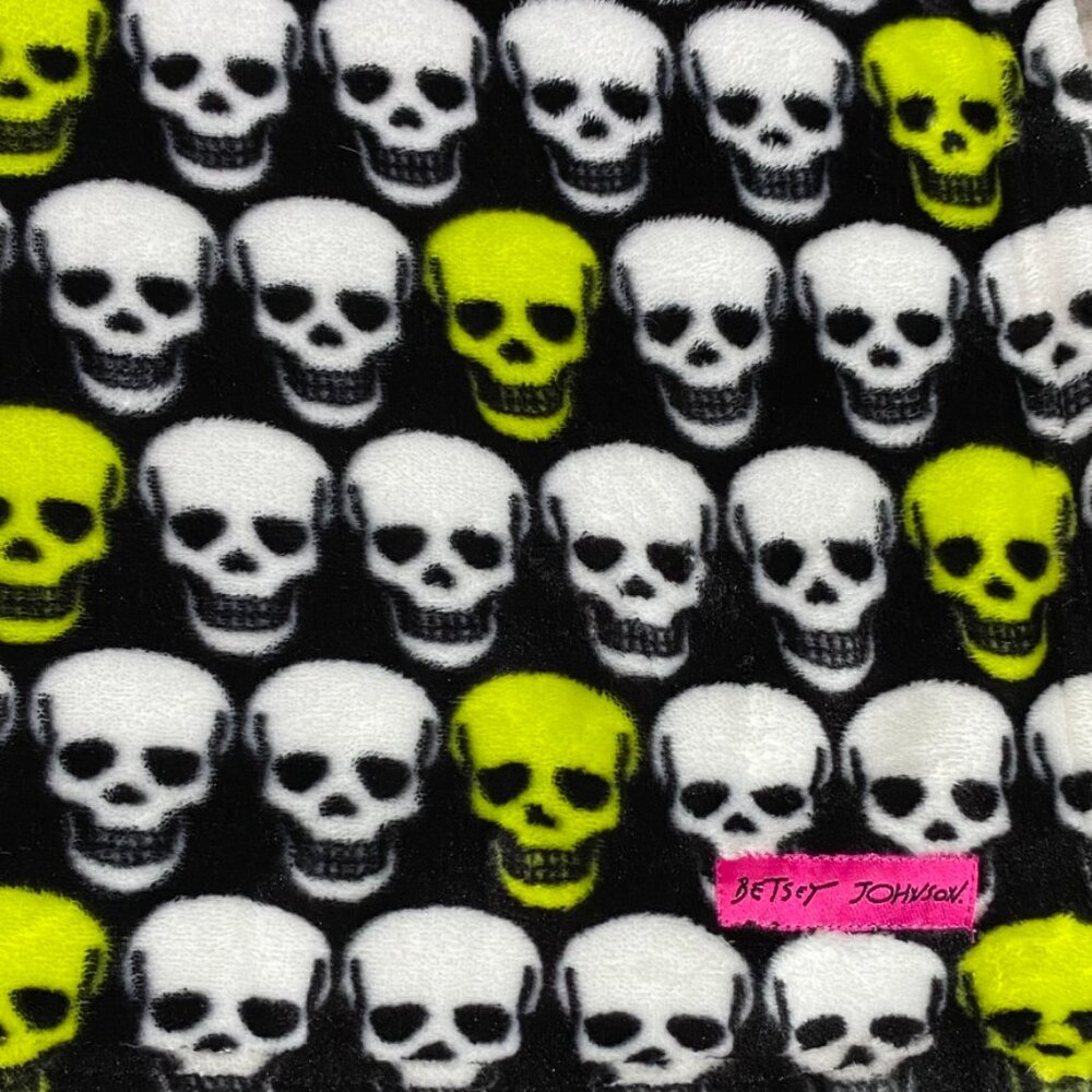 Betsey Johnson Plush Throw Blanket Skulls Black White Green